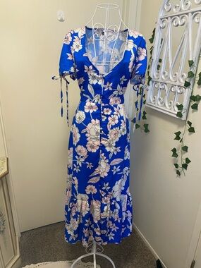 Blue Floral Midi Dress with V-Neck and Tie Sleeves